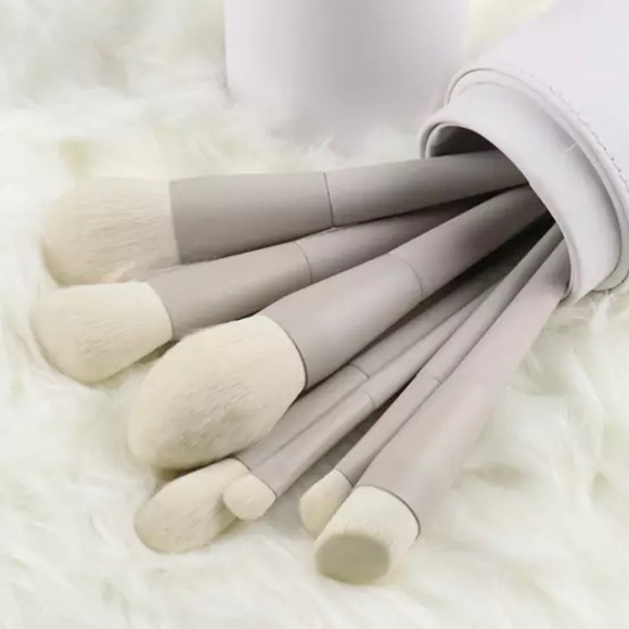 White and greige goat hair face and eye makeup brushes with a weighted handle. - Picture 4 of 4